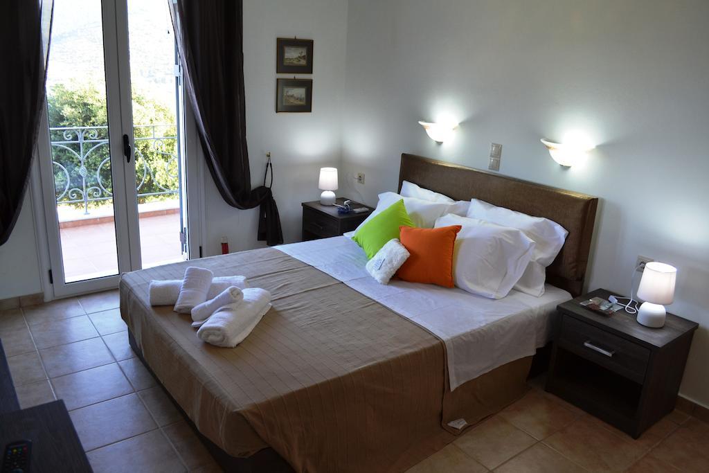Verde E Mare Agia Efimia Bilik gambar